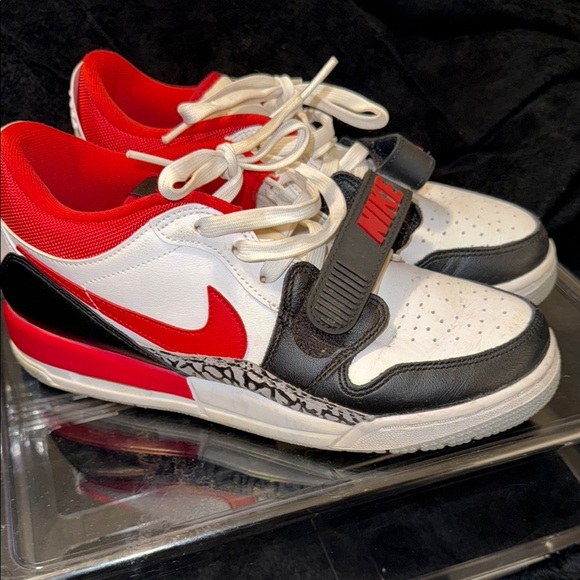 Nike Red and Black Sneakers Classic Low-Top Design - Picture 4 of 13